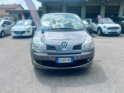 Usata Renault Modus Dynamique 101 CV (74 kW) 2010 Beige Monovolume