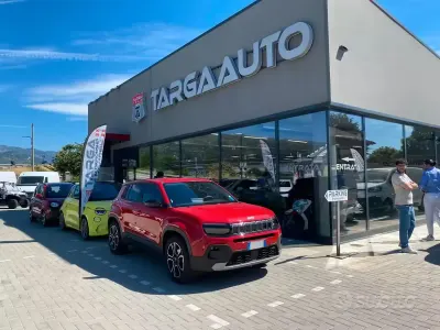 Usata Jeep Avenger Altitude 101 CV (74 kW) 2023 Rosso SUV