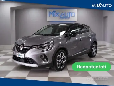 Usata Renault Captur Techno 145 CV (106 kW) 2023 Grigio SUV