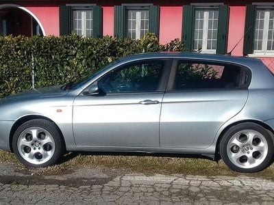 Usata Alfa Romeo 147 150 CV (110 kW) 2001 Grigio Utilitaria