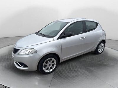 Usata Lancia Ypsilon Gold 69 CV (50 kW) 2016 Argento Utilitaria