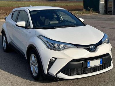 Usata Toyota C-HR Active 122 CV (89 kW) 2020 Bianco SUV