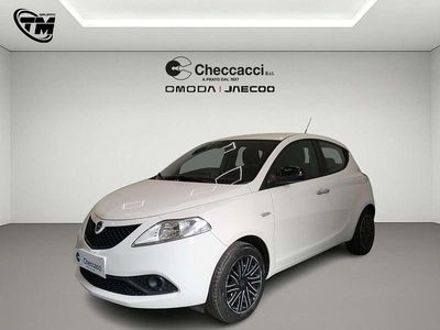 Usata Lancia Ypsilon Gold 69 CV (50 kW) 2018 Bianco Utilitaria