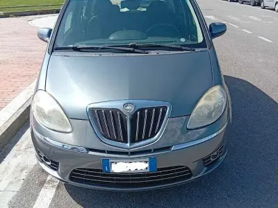Usata Lancia Musa 95 CV (69 kW) 2011 Grigio Monovolume