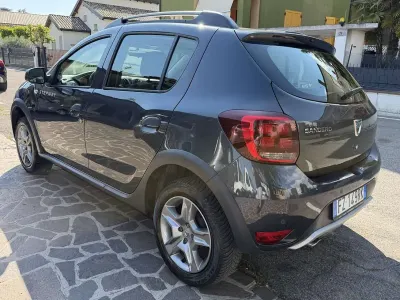 Usata Dacia Sandero Comfort 90 CV (66 kW) 2019 Grigio Berlina