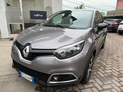 Usata Renault Captur Life 90 CV (66 kW) 2017 Grigio SUV