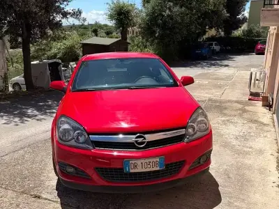 Usata Opel Astra GTC Cosmo 150 CV (110 kW) 2008 Rosso Berlina