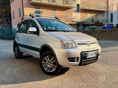 Usata Fiat Panda 4x4 Climbing 69 CV (50 kW) 2011 Grigio Utilitaria