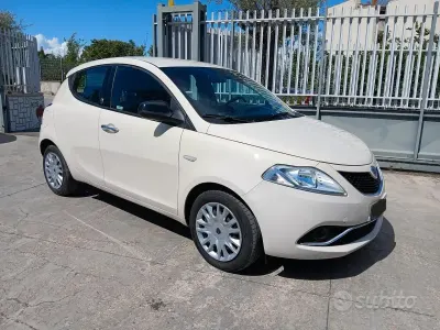 Usata Lancia Ypsilon Gold 69 CV (50 kW) 2017 Beige Utilitaria