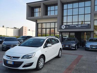 Usata Opel Astra 110 CV (80 kW) 2013 Bianco Berlina