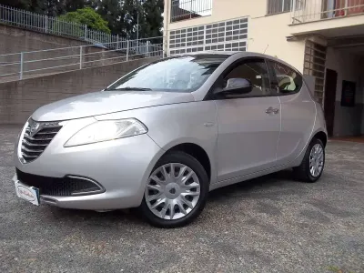Usata Lancia Ypsilon Gold 69 CV (50 kW) 2012 Argento Utilitaria