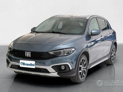 Blu Usata 2022 Fiat Tipo Cross Berlina | 16.314 € (Buon prezzo)