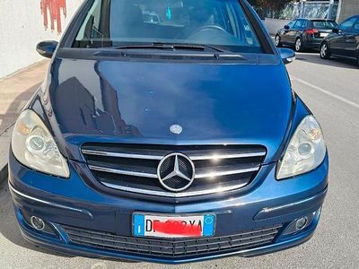 Mercedes B200