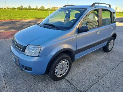Usata Fiat Panda 4x4 Climbing 60 CV (44 kW) 2006 Azzurra met Utilitaria