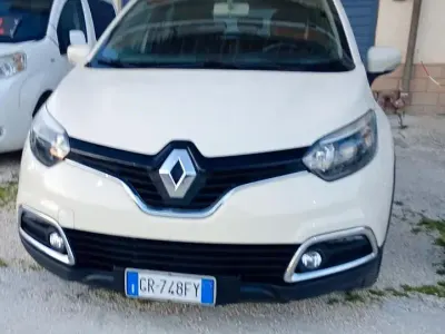 Usata Renault Captur 90 CV (66 kW) 2014 Beige SUV