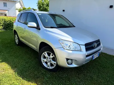 Usado Toyota RAV4 150 CV (110 kW) 2009 Gris SUV