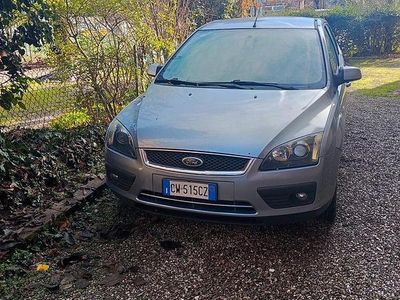 Usata Ford Focus 125 CV (91 kW) 2005 Blu Utilitaria