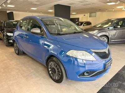 Usata Lancia Ypsilon 69 CV (50 kW) 2018 Blu Utilitaria