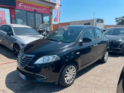 Usata Lancia Ypsilon 69 CV (50 kW) 2014 Nero Utilitaria