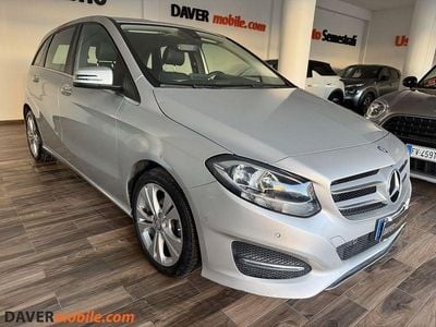 Begagnad Mercedes B160 90 HK (66 kW) 2015 Grå Minibuss