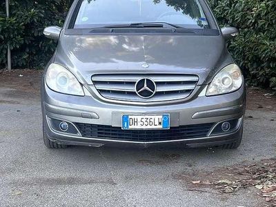 Mercedes B200