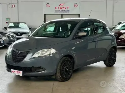 Usata Lancia Ypsilon 69 CV (50 kW) 2015 Grigio Utilitaria