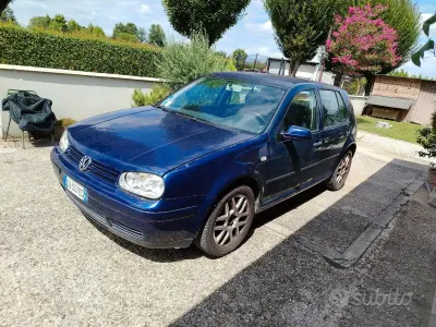 Usata VW Golf IV 105 CV (77 kW) 2003 Bluazzurro Berlina
