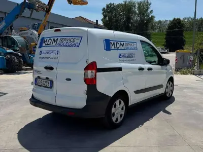 Usata Ford Transit Courier 99 CV (72 kW) 2022 Bianco Furgone