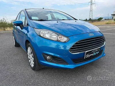 Usata Ford Fiesta 75 CV (55 kW) 2013 Bluazzurro Berlina