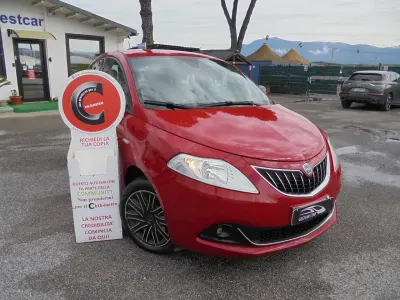 Gebraucht Lancia Ypsilon Gold 69 PS (50 kW) 2023 Rot Kleinwagen