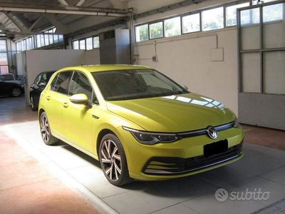 Begagnad VW Golf VIII Style 150 HK (110 kW) 2020 Gul Sedan