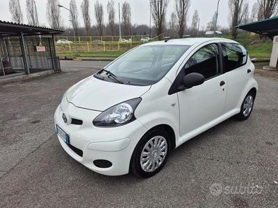 Usata Toyota Aygo Connect Style 67 CV (49 kW) 2012 Bianco Utilitaria