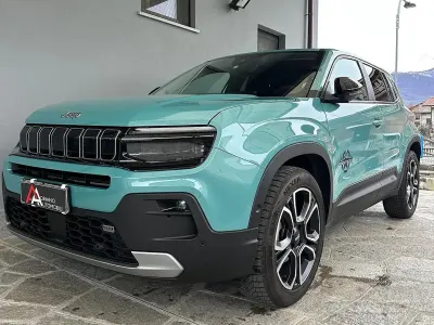 Begagnad Jeep Avenger Summit 101 HK (74 kW) 2023 Blå SUV