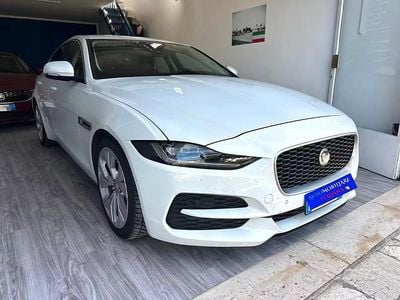 Usata Jaguar XE SE 180 CV (132 kW) 2019 Bianco Berlina