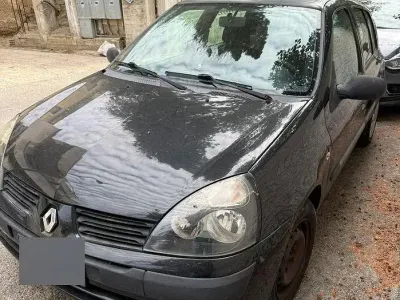 Usado Renault Clio II 82 CV (60 kW) 2004 Negro Berlina