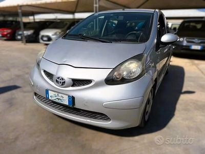 Usata Toyota Aygo 67 CV (49 kW) 2006 Grigio Utilitaria