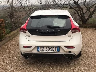 Usata Volvo V40 R-Design 120 CV (88 kW) 2015 Bianco Berlina