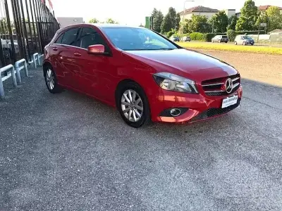 Usata Mercedes A180 109 CV (80 kW) 2013 Rosso Utilitaria