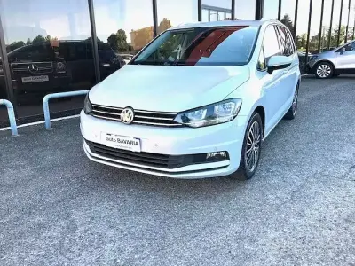Begagnad VW Touran Comfortline 115 HK (84 kW) 2018 Grå Minibuss