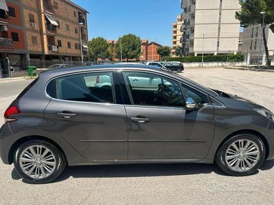 Usata Peugeot 208 83 CV (61 kW) 2019 Grigio Utilitaria