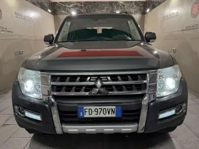 Usata Mitsubishi Pajero Instyle 190 CV (139 kW) 2016 Grigio SUV