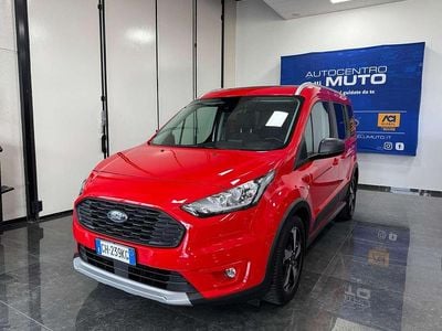 Begagnad Ford Tourneo Active 120 HK (88 kW) 2022 Röd Van