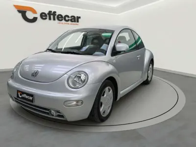 Usata VW New Beetle 116 CV (85 kW) 1999 Argento Utilitaria
