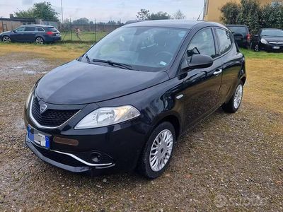 Usata Lancia Ypsilon Silver 69 CV (50 kW) 2016 Nero Utilitaria