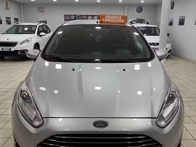 Usata Ford Fiesta Titanium 80 CV (58 kW) 2013 Grigio Utilitaria
