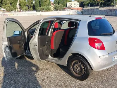 Usata Renault Clio III Rip Curl 75 CV (55 kW) 2008 Argento Berlina