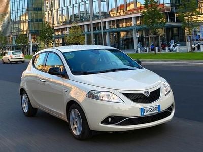 Usata Lancia Ypsilon 69 CV (50 kW) 2016 Bianco Utilitaria