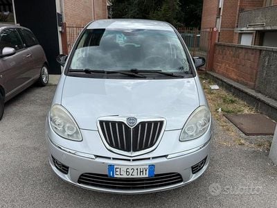 Usata Lancia Musa Gold 95 CV (69 kW) 2012 Grigio Monovolume