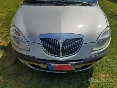 Usata Lancia Ypsilon 80 CV (58 kW) 2005 Grigio Utilitaria