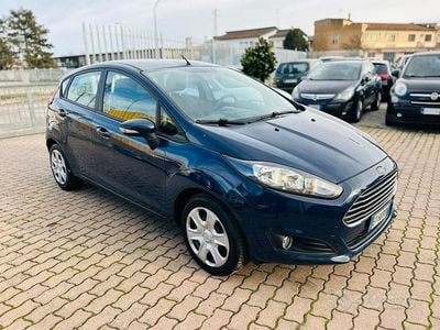 Usata Ford Fiesta 102 CV (75 kW) 2014 Blu Utilitaria